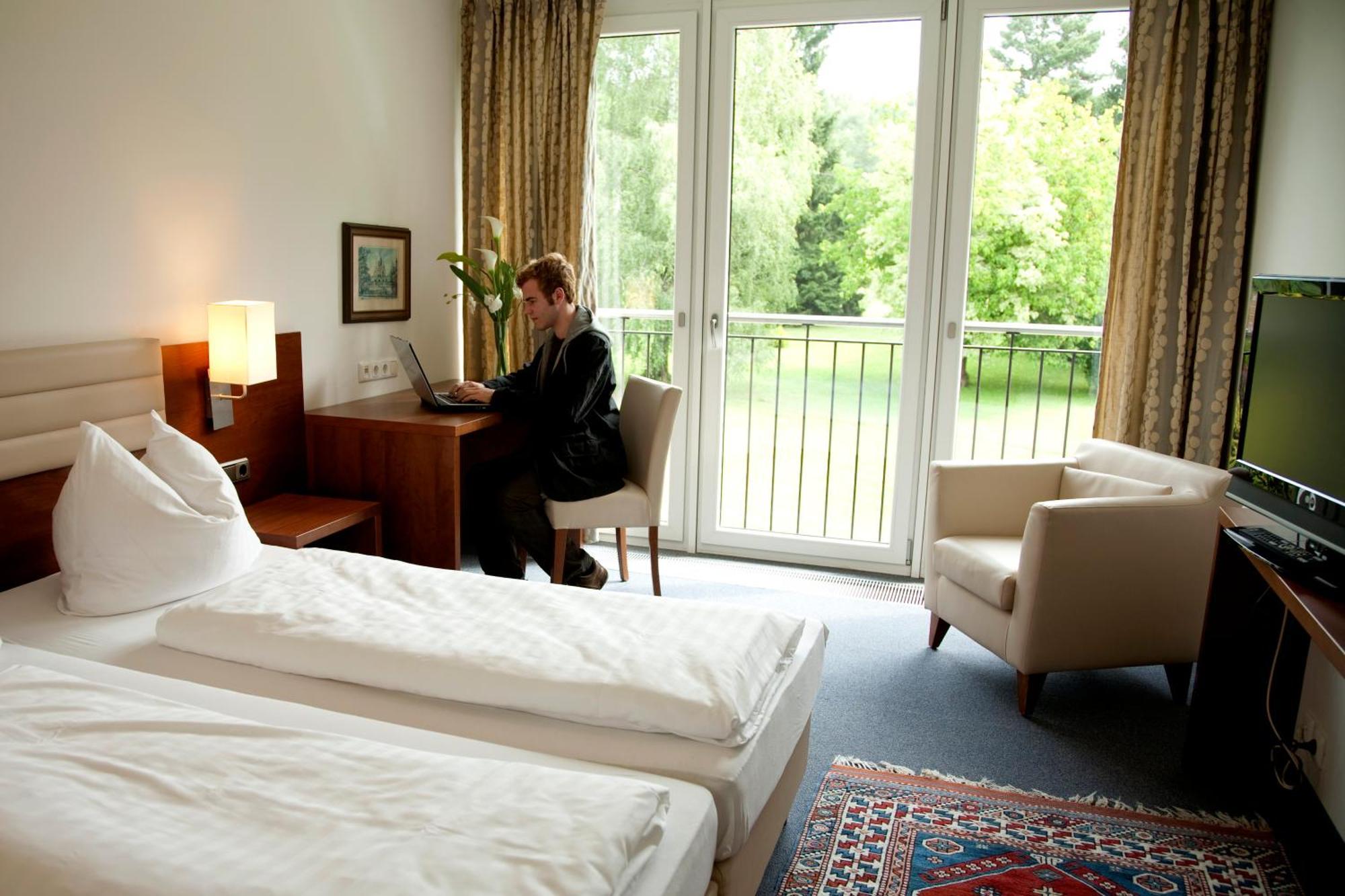 Hotel Alhartinger Hof 레온딩 외부 사진